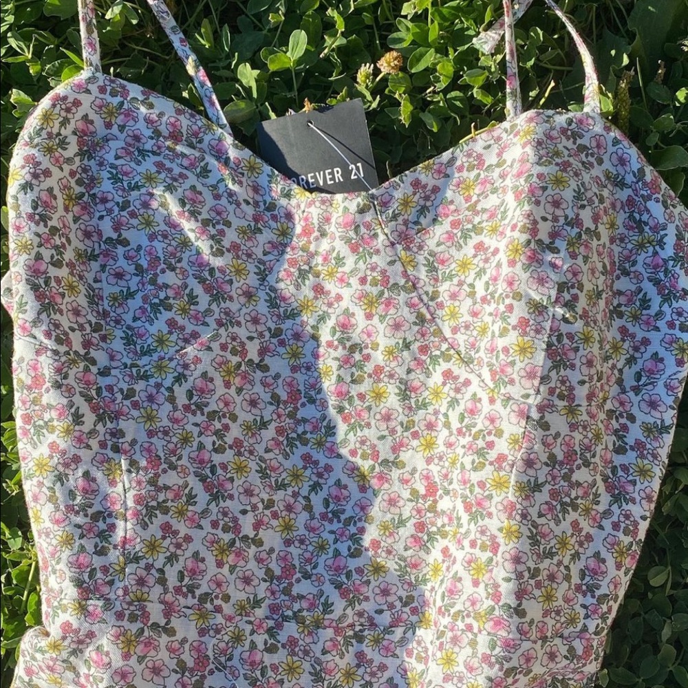 White dress with flowers from Forever 21 - Picture 2 of 4